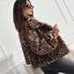 Fluffy kort frakke til kvinder med leopardprint