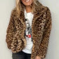 Fluffy kort frakke til kvinder med leopardprint
