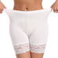 Tättsittande säkerhetsshorts med spetsar